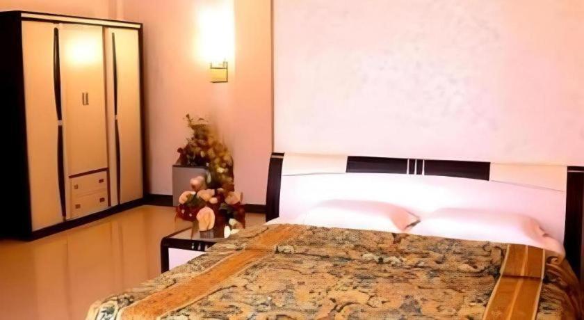 V3 Hotel Sorabaya Extérieur photo